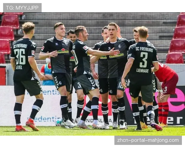 特写镜头:弗赖堡边卫西迪利亚多次封堵对手传中后振臂怒吼 特写镜头:弗赖堡边卫西迪利亚多次封堵对手传中后振臂怒吼