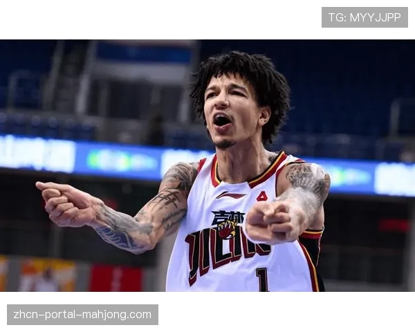 王牌队威尔逊与狂热队波士顿内线对决，半场两人各取15分